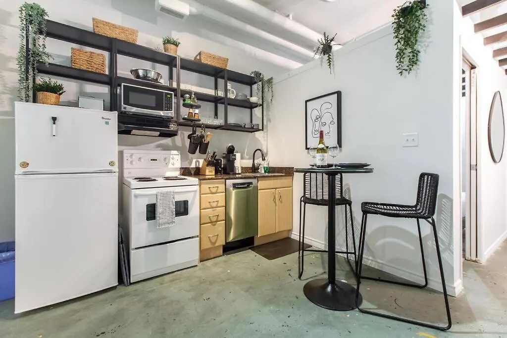 Chic & Cozy Loft Near Rogers Place, Lrt, Jasper Ave 埃德蒙顿 0*,  加拿大
