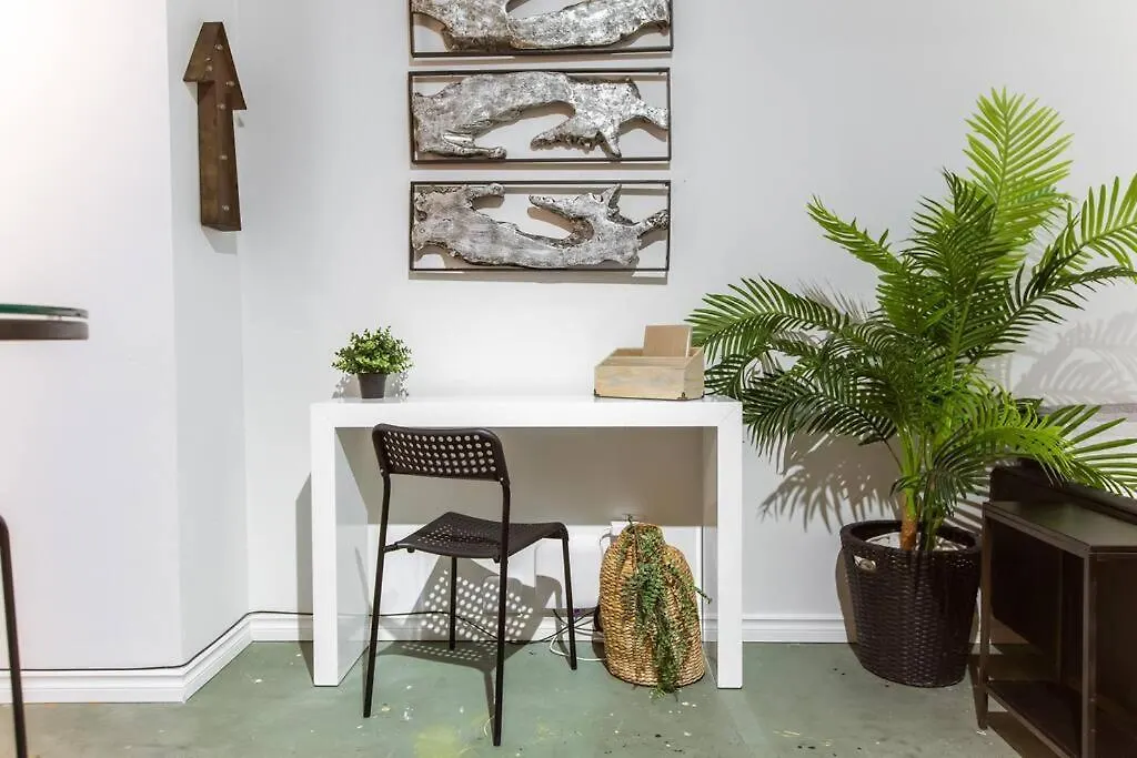 Chic & Cozy Loft Near Rogers Place, Lrt, Jasper Ave 埃德蒙顿